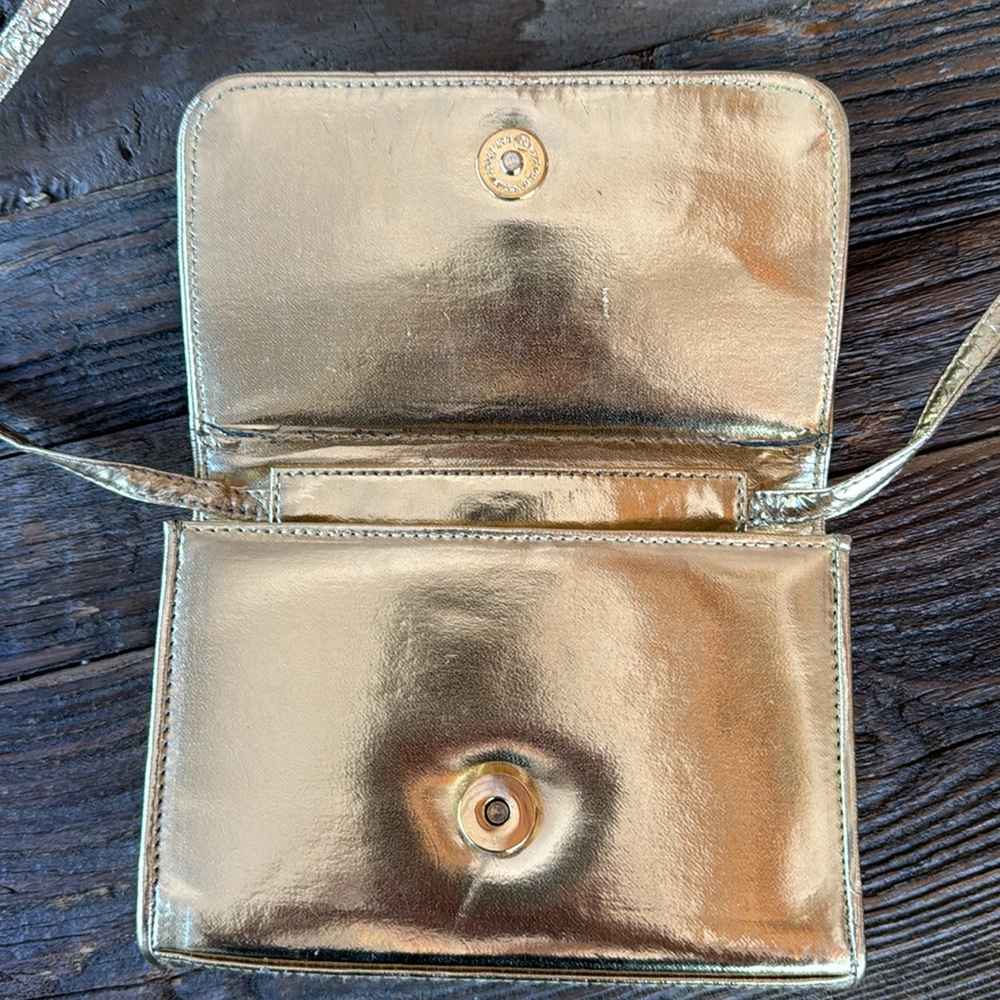 Vintage (80’s) Whitings & Davis liquid gold, leather metallic Crossbody. GVC‎ - Picture 8 of 12